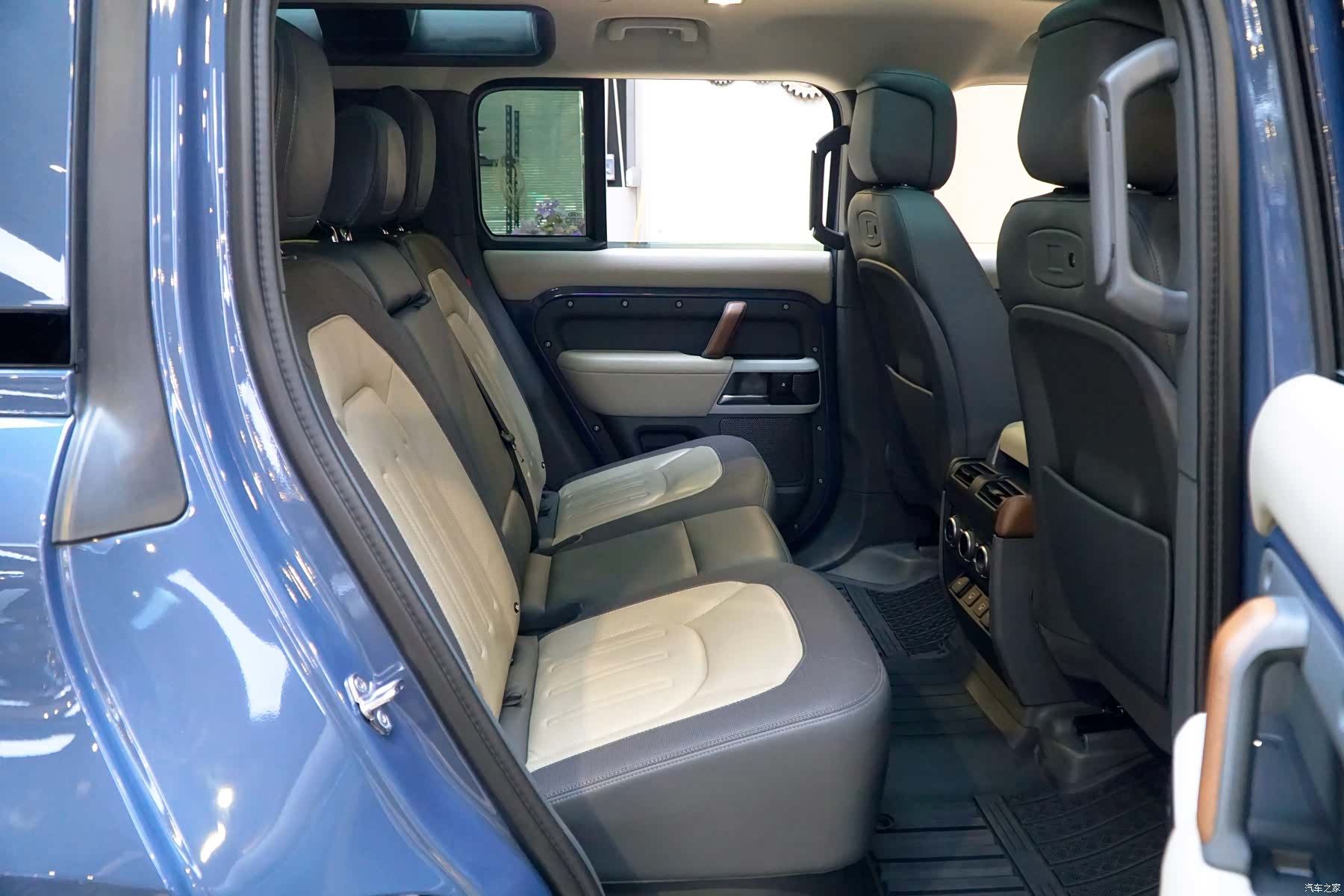 Land Rover Defender, 2021 10