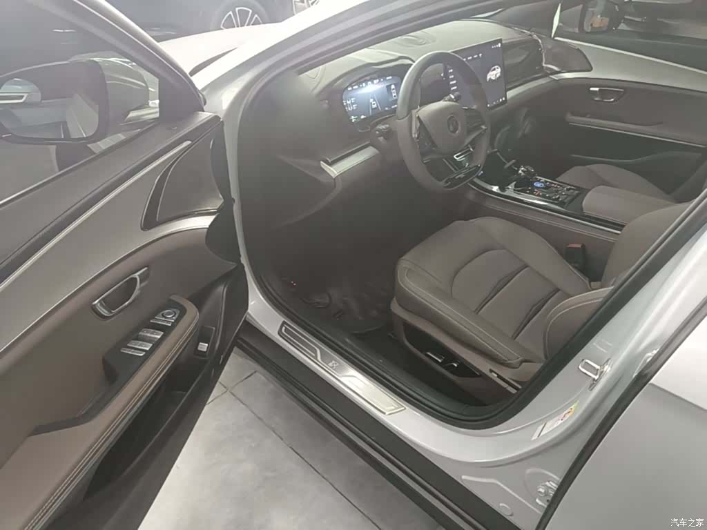 BYD Han, 2025 16