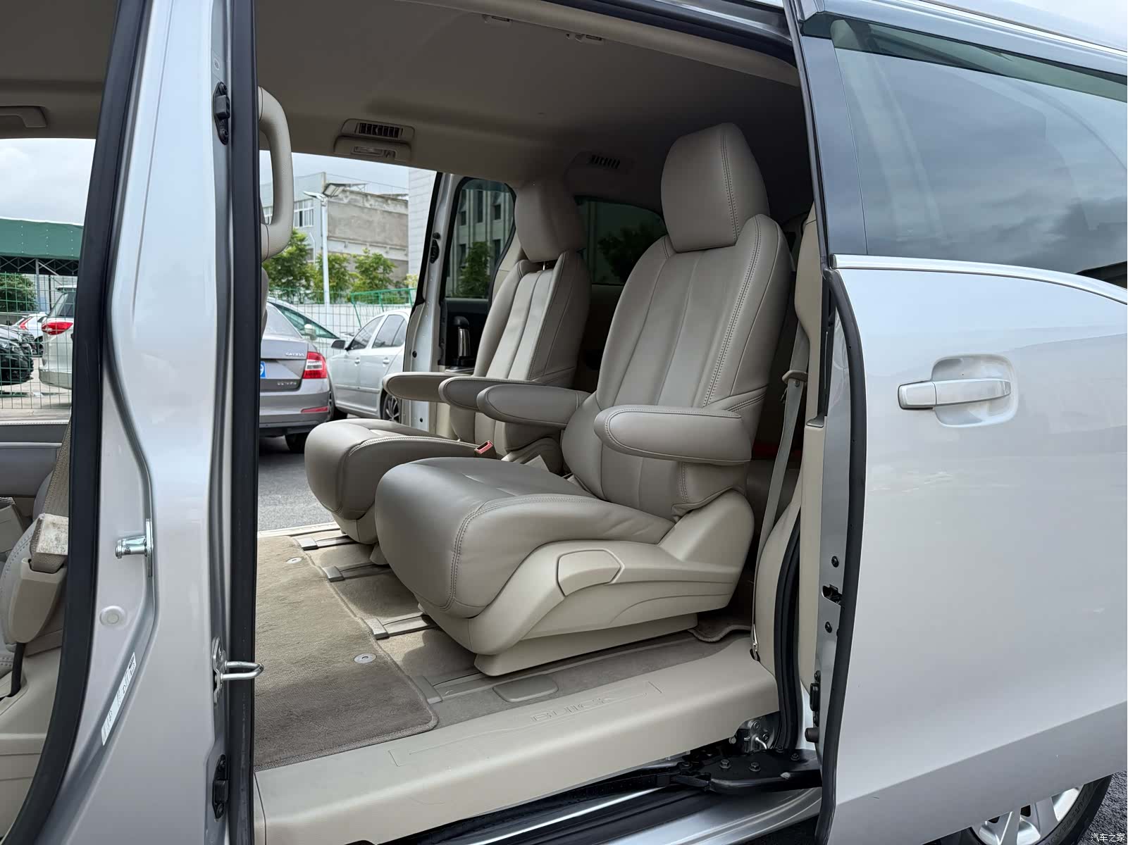 Buick GL8, 2017 19