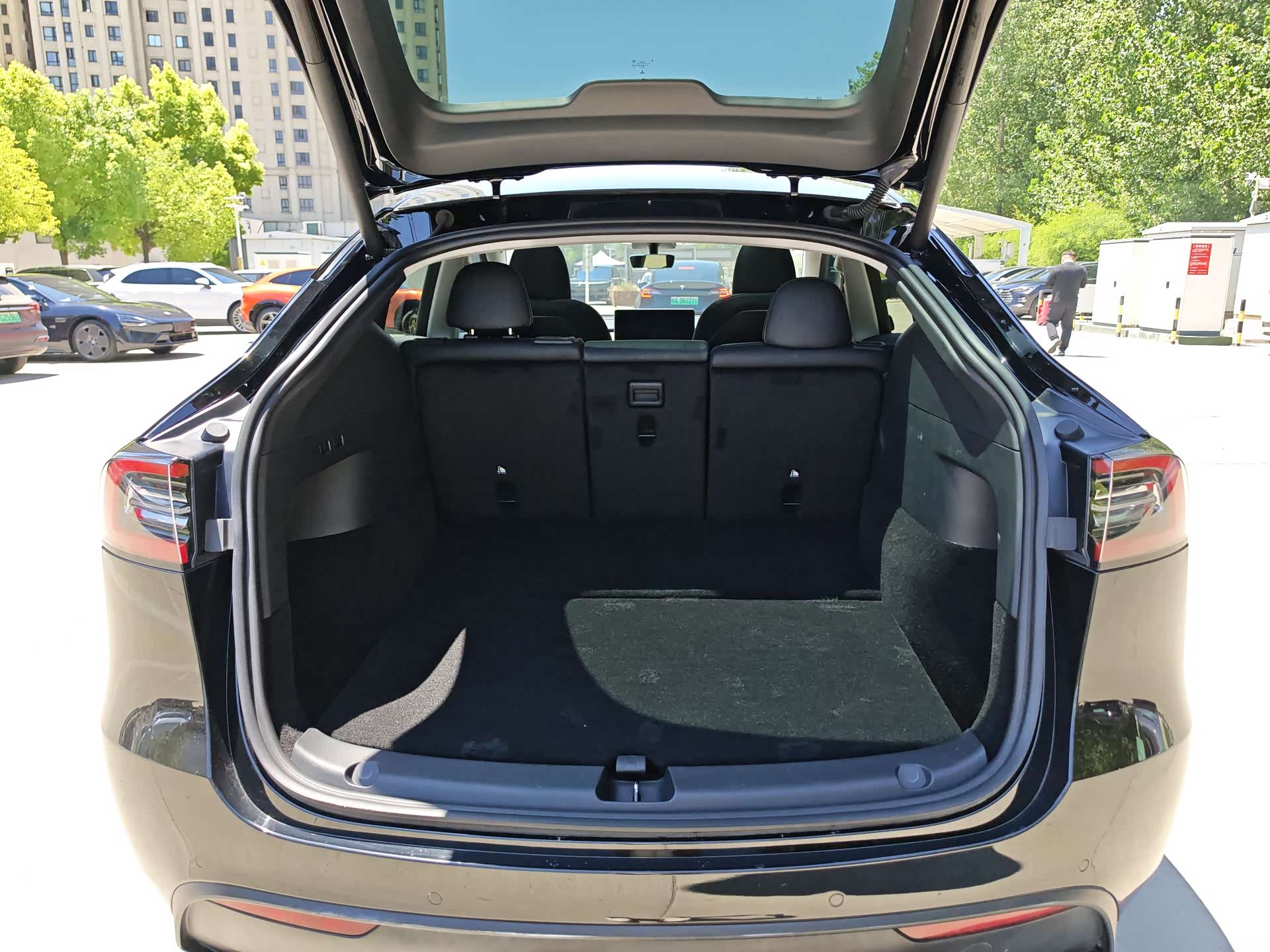 Tesla Model Y, 2023 14