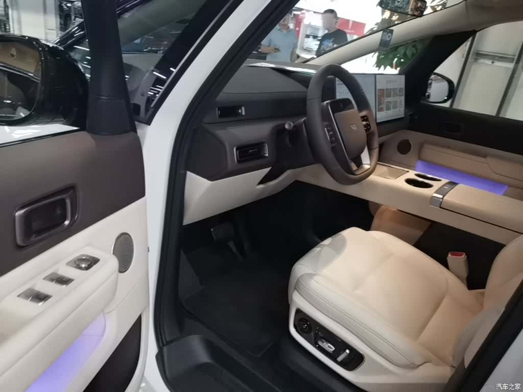 Li Auto MEGA, 2025 16