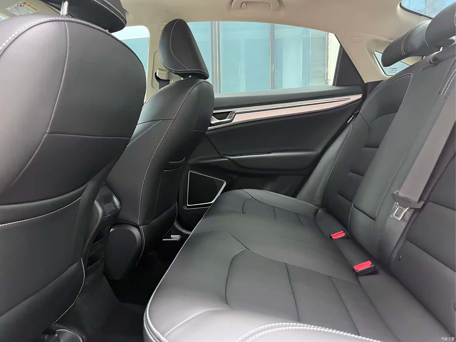Geely Emgrand, 2019 8