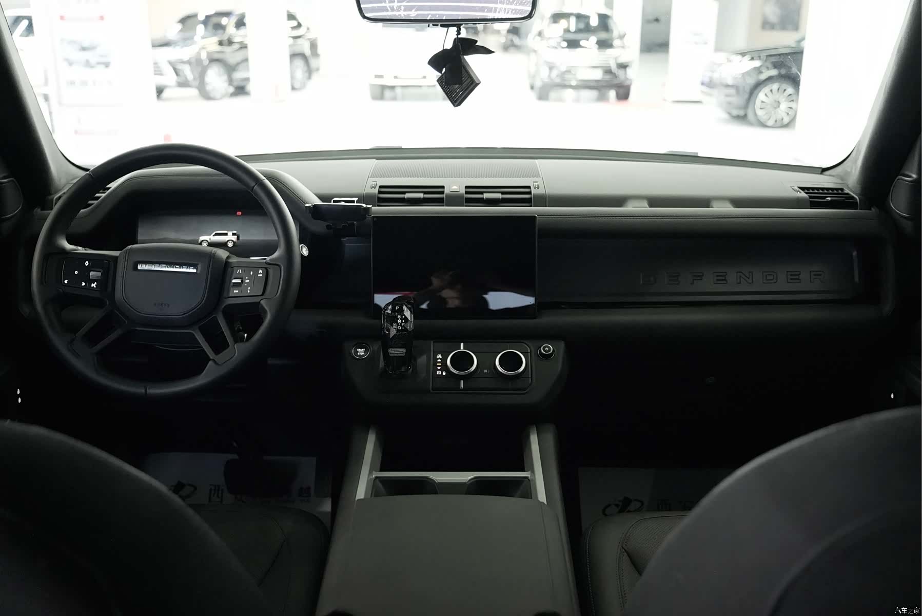 Land Rover Defender, 2025 10
