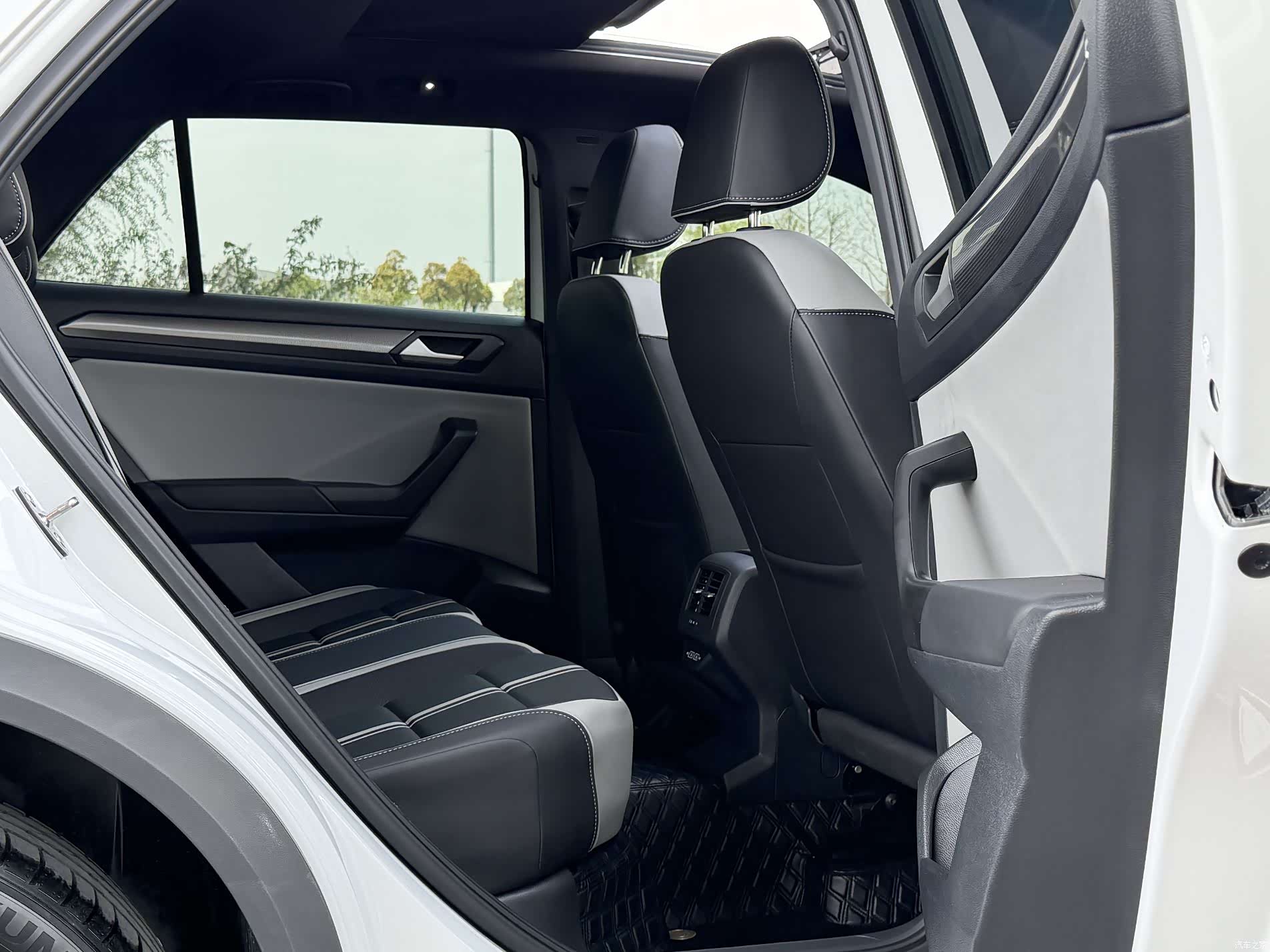 Volkswagen T-ROC, 2024 11