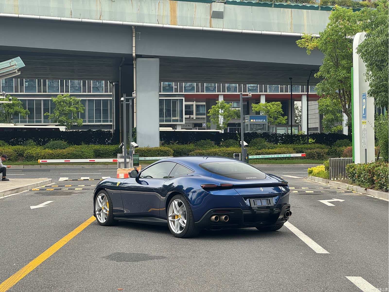 Ferrari Roma, 2022 4