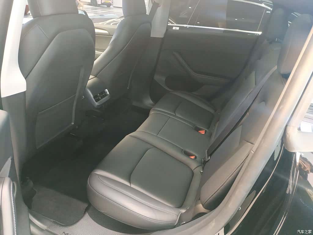 Tesla Model Y, 2023 17