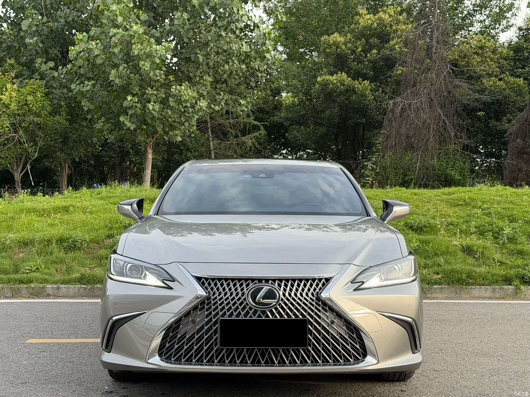 Lexus ES, 2020 3