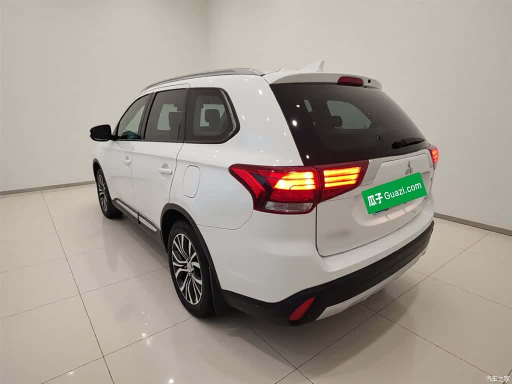 Mitsubishi Outlander, 2017 все фото