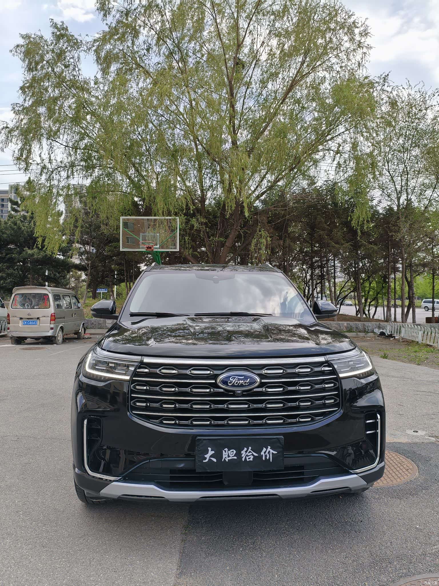 Ford Explorer, 2023 3