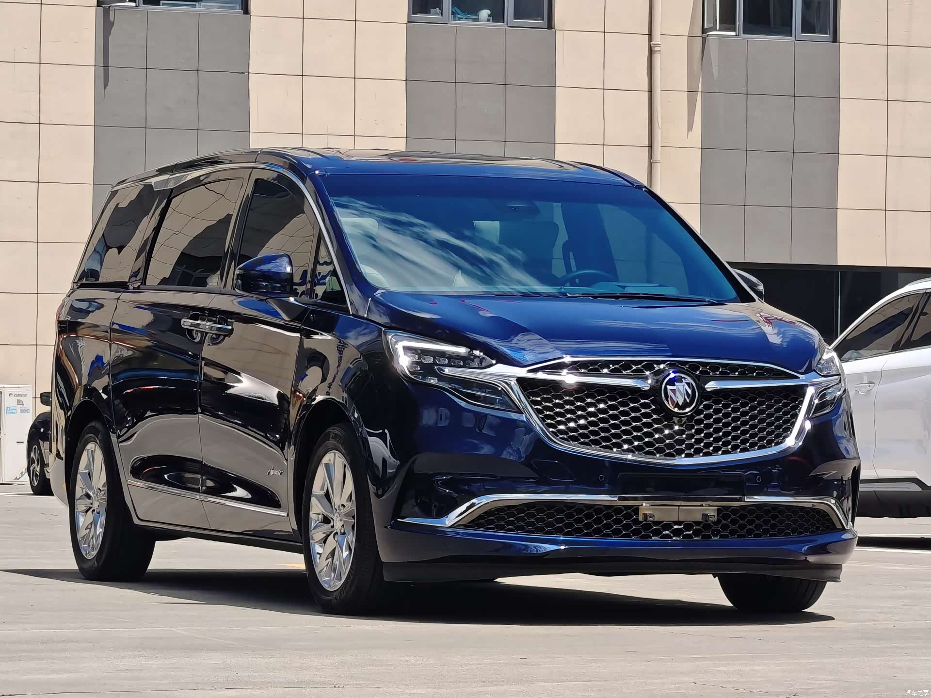 Buick GL8, 2022 3
