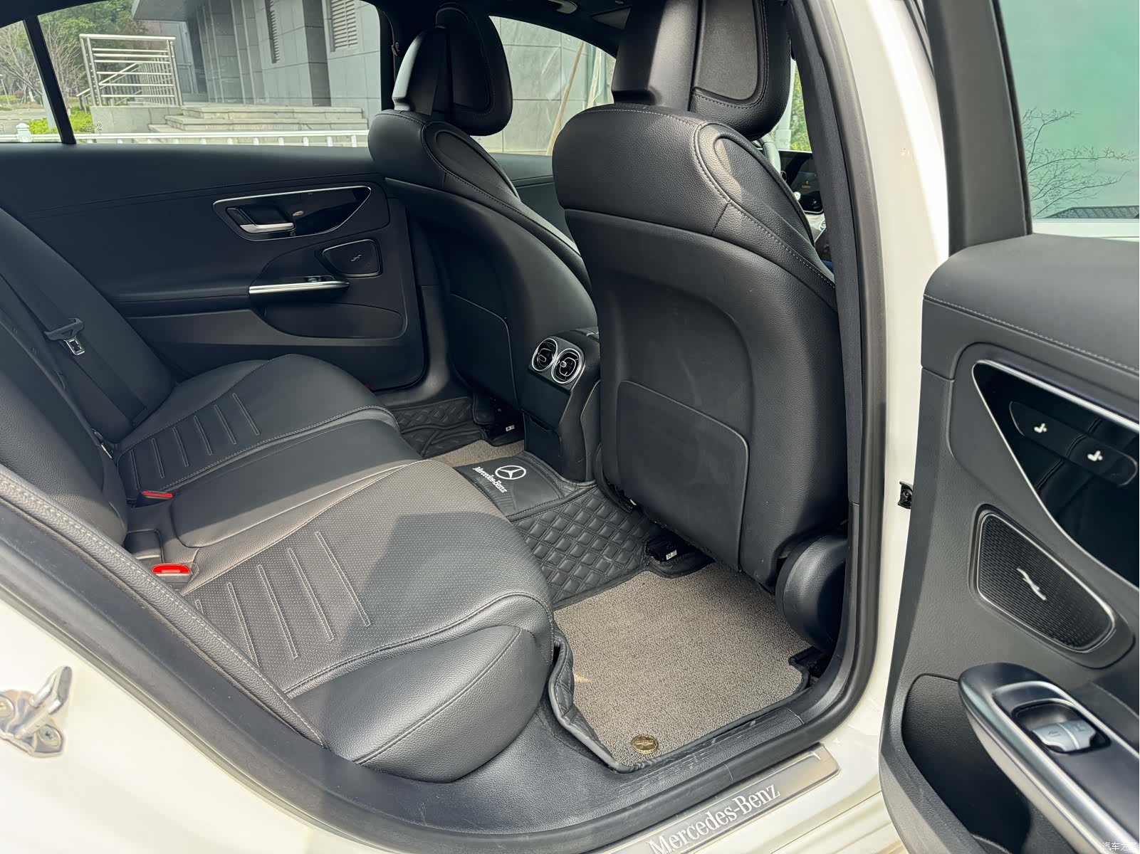 Mercedes-Benz C-Class, 2023 11