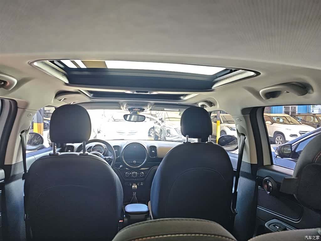 Mini Countryman, 2019 18