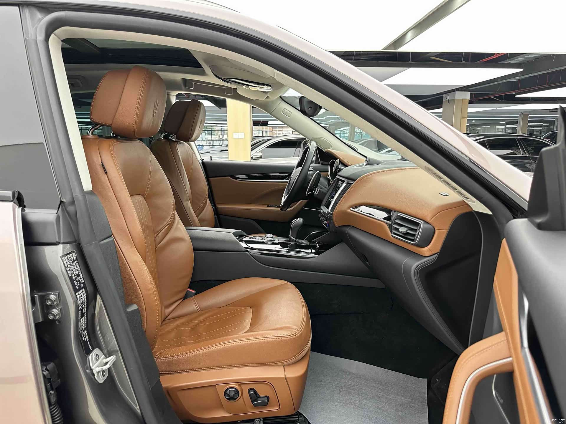 Maserati Levante, 2016 все фото