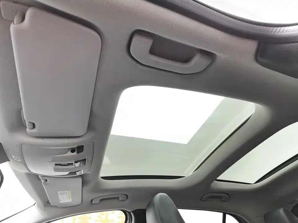 Mercedes-Benz GLA Mercedes-Benz GLA