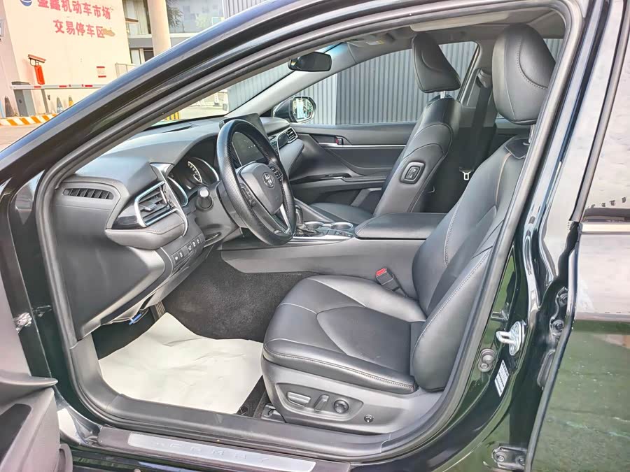 Toyota Camry 2023, фото 11