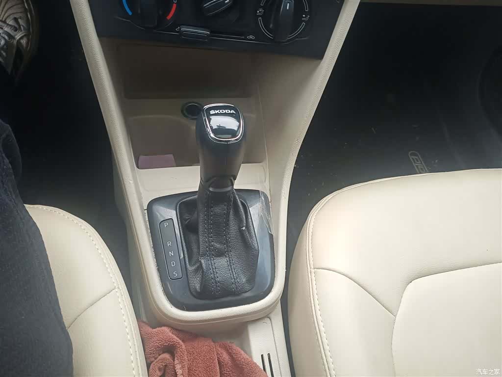 Skoda Rapid, 2015 14