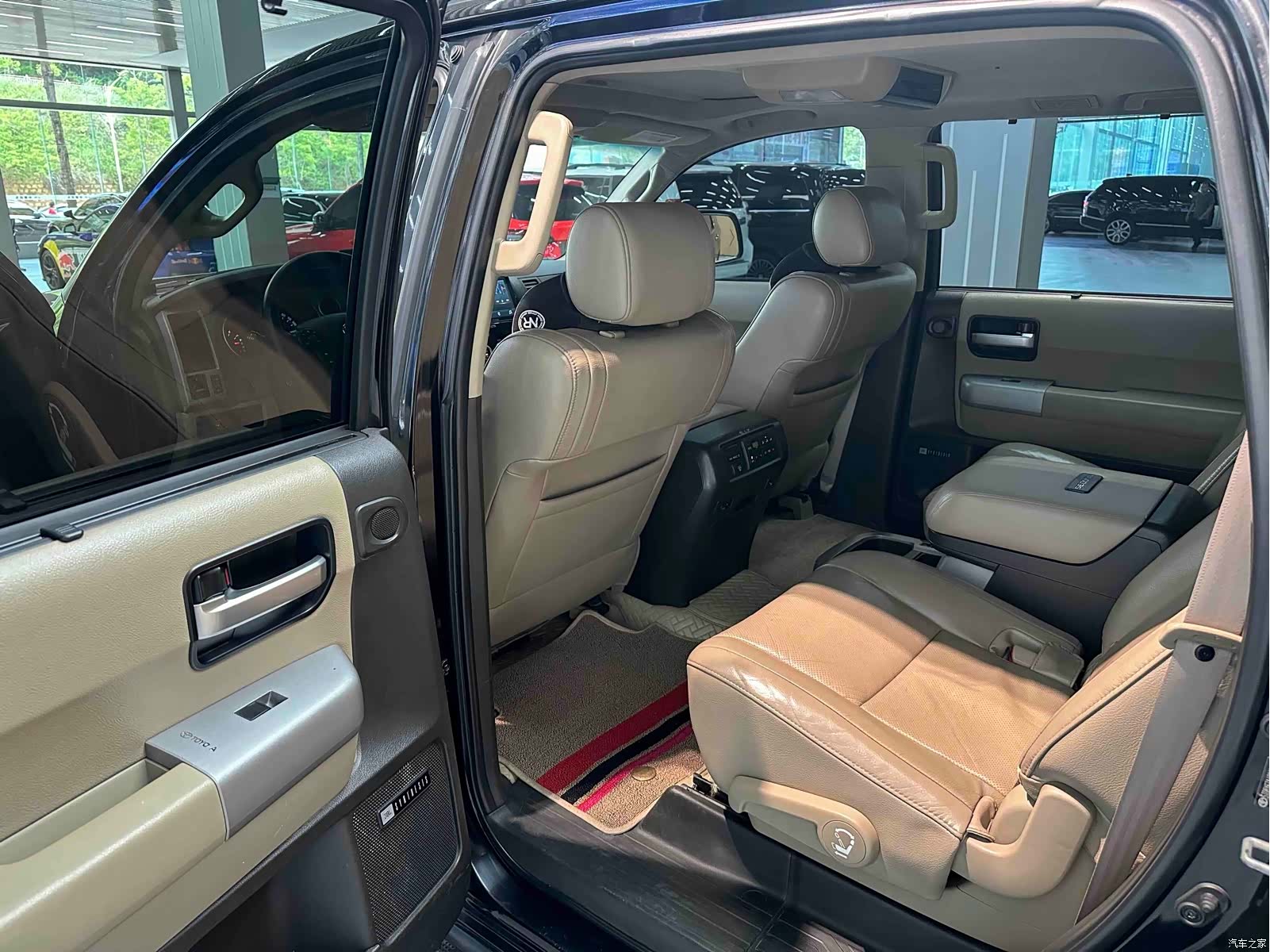 Toyota Sequoia, 2009 10