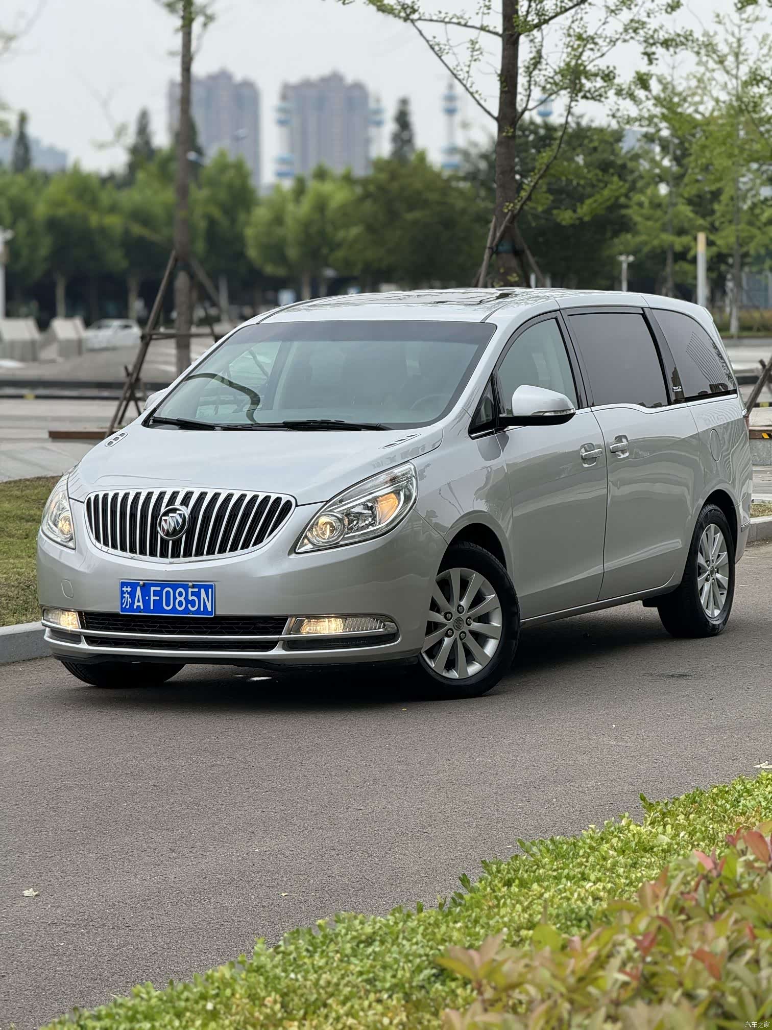 Buick GL8, 2014 3