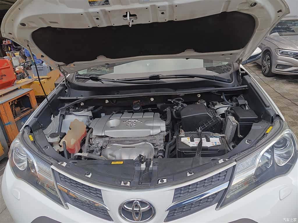Toyota RAV4, 2014 16