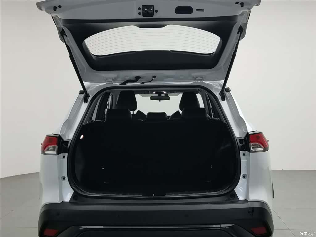 Toyota Frontlander, 2023 16