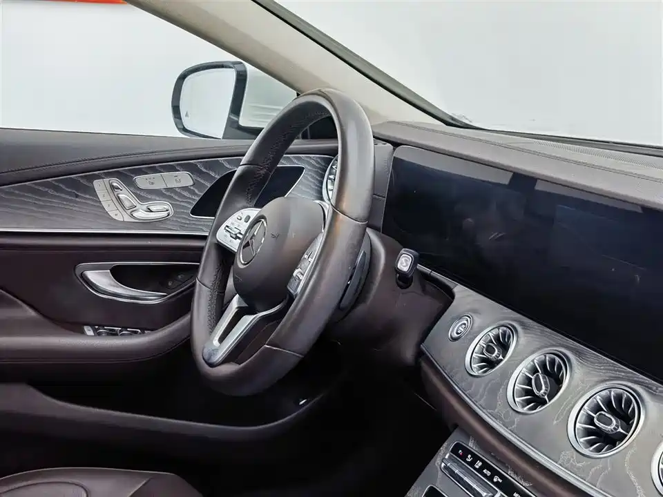 Mercedes-Benz CLS Mercedes-Benz CLS