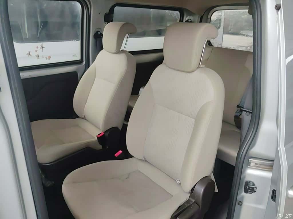 Wuling V, 2017 17