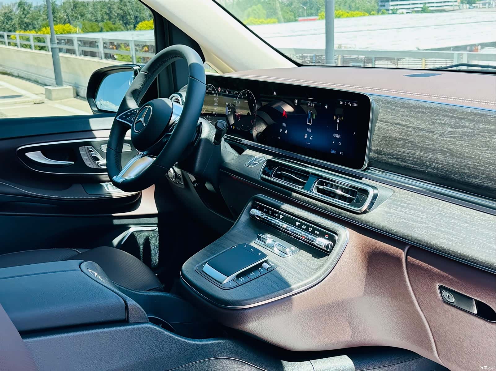 Mercedes-Benz V-Class, 2026 38