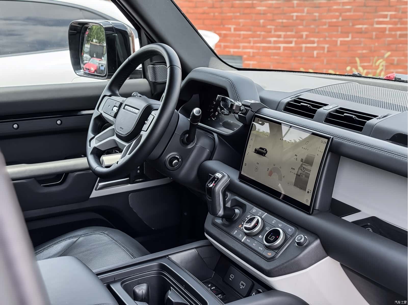 Land Rover Defender, 2024 7