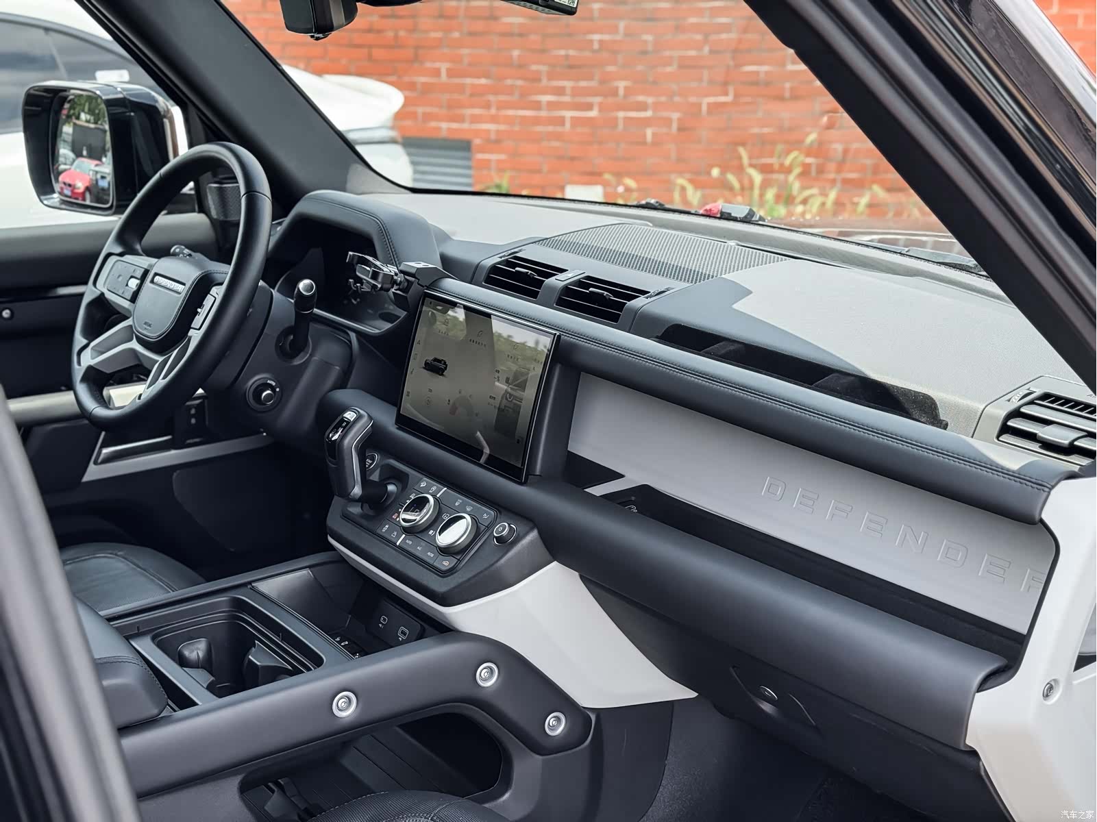 Land Rover Defender, 2024 9