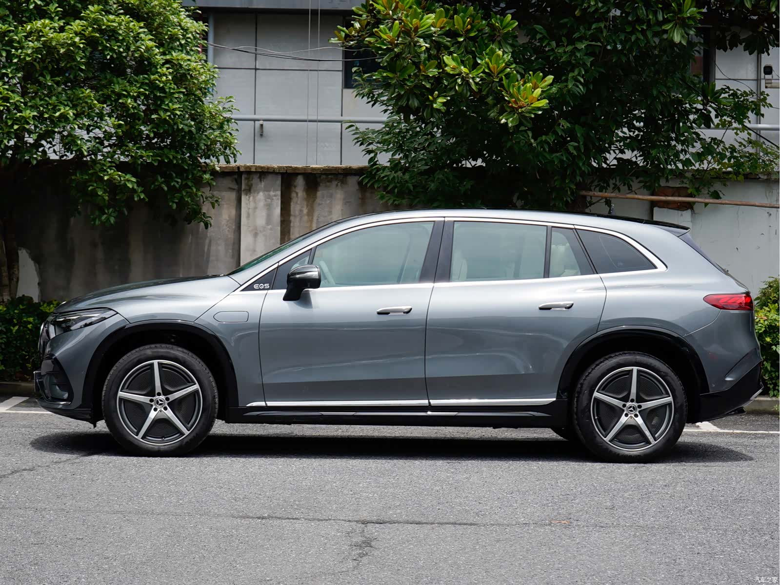 Mercedes-Benz EQS, 2023 3