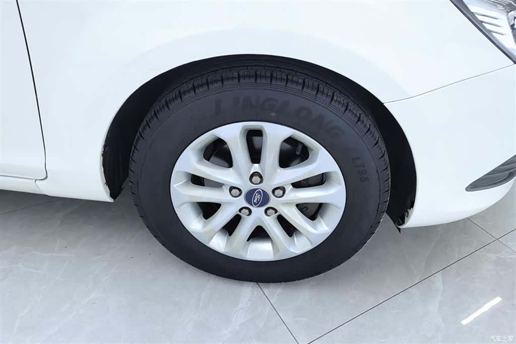 Ford Focus, 2015 6