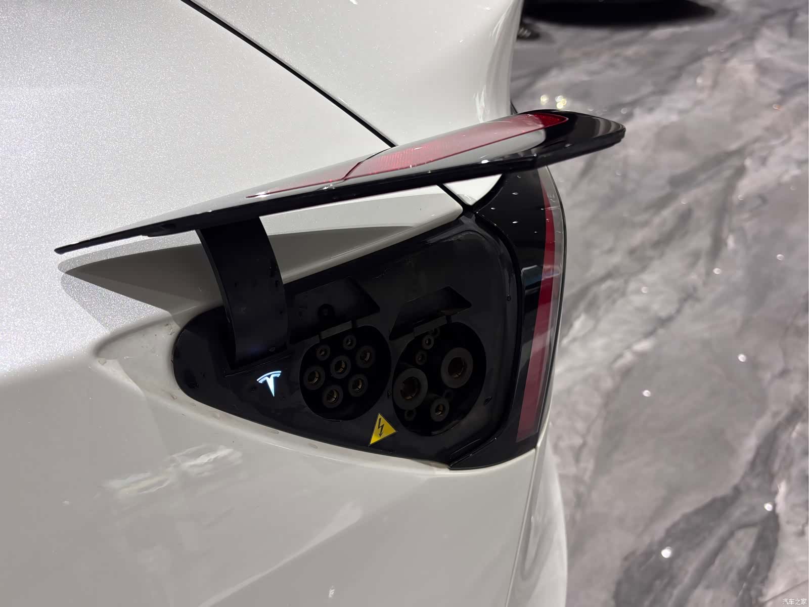 Tesla Model Y, 2023 25