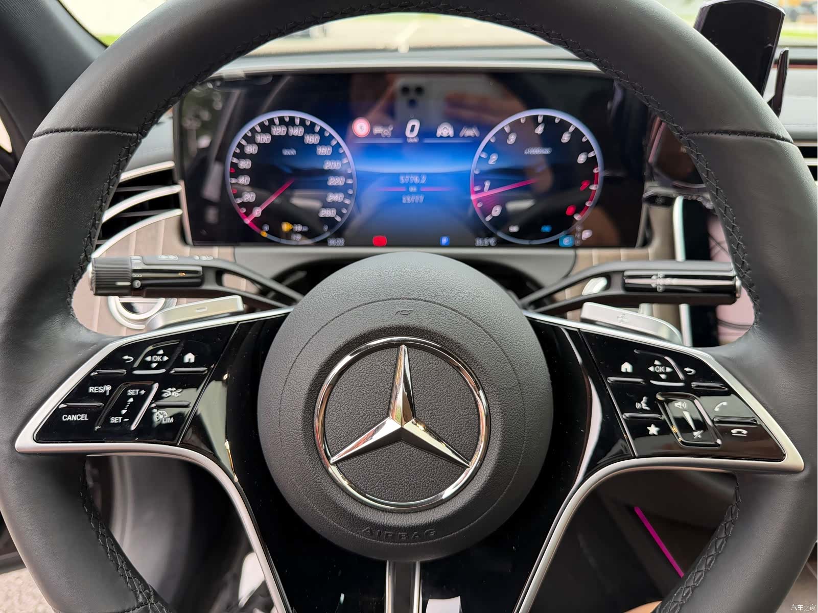 Mercedes-Benz E-Class, 2024 11