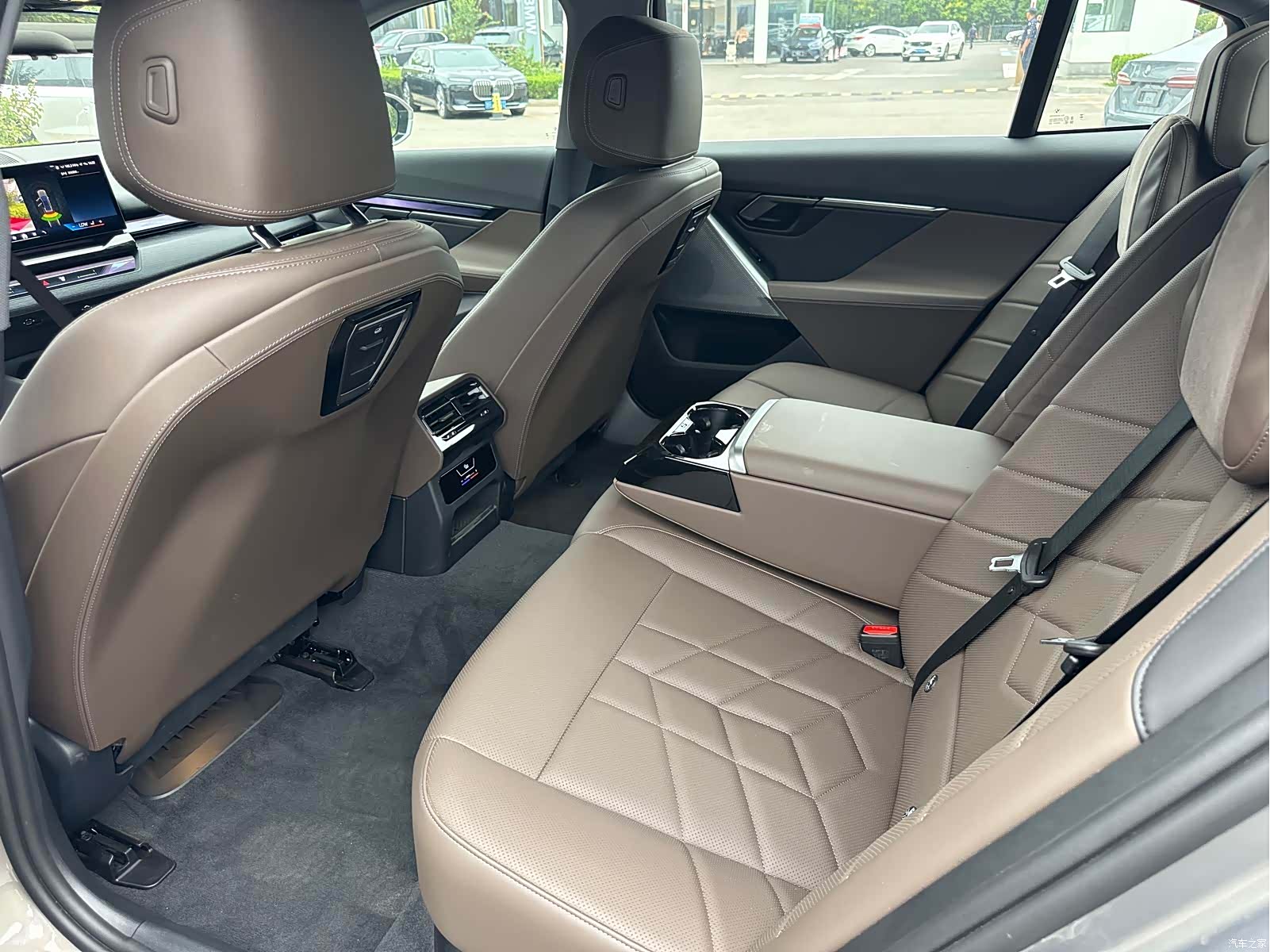 BMW i5, 2025 8
