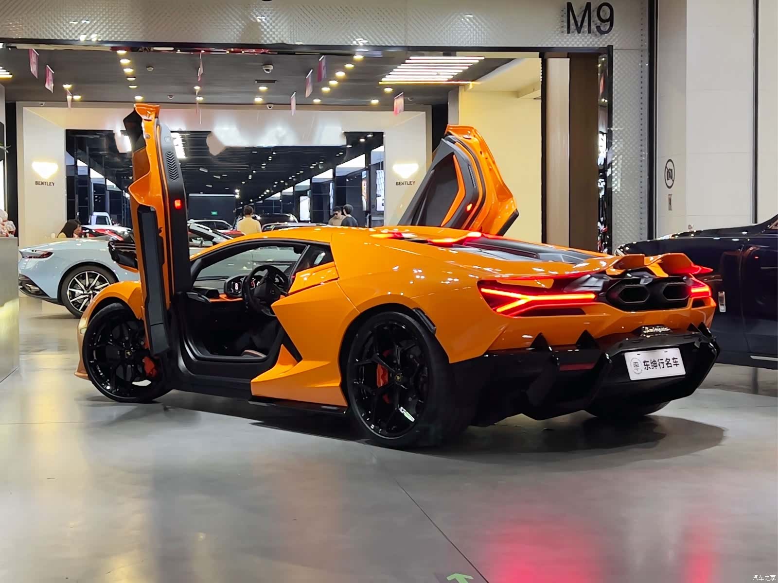 Lamborghini Revuelto, 2025 4