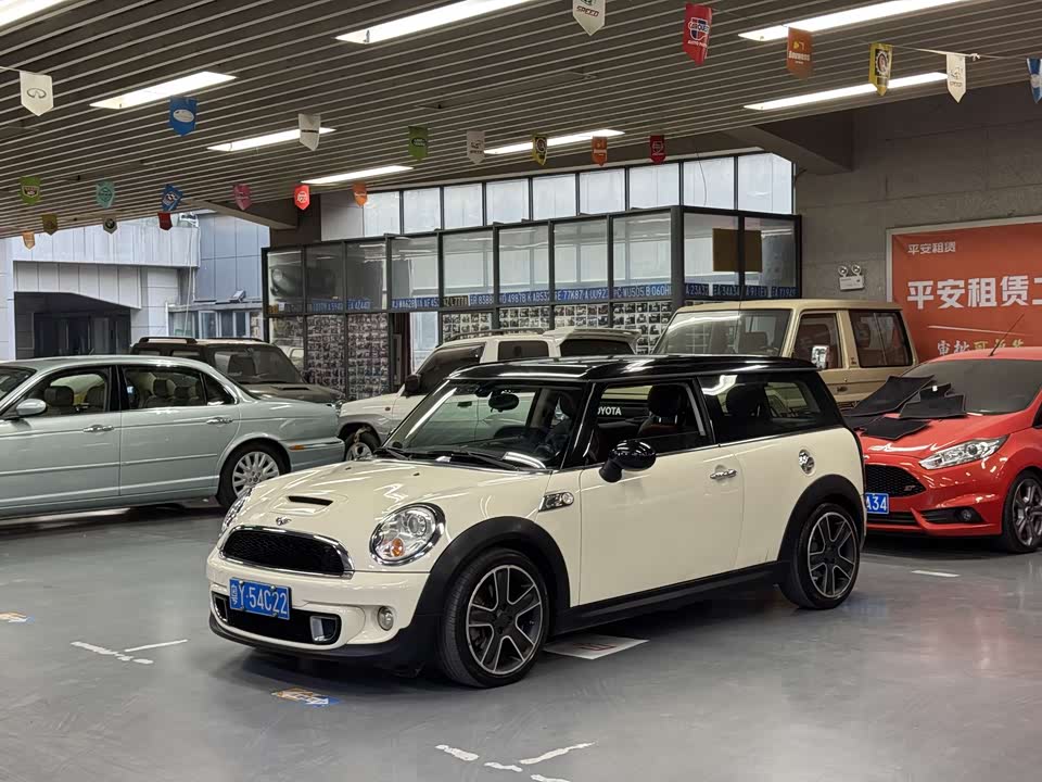 MINI CLUBMAN