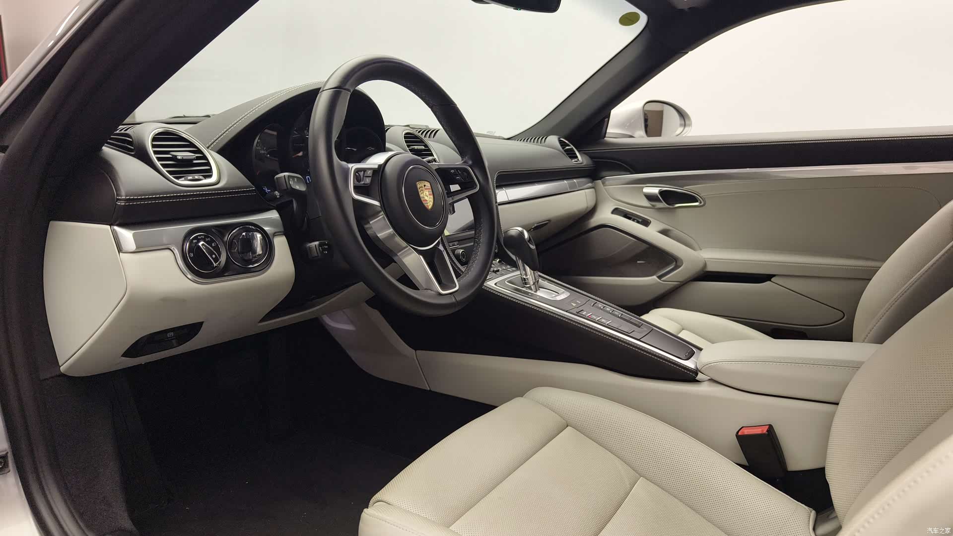Porsche Cayman, 2025 10