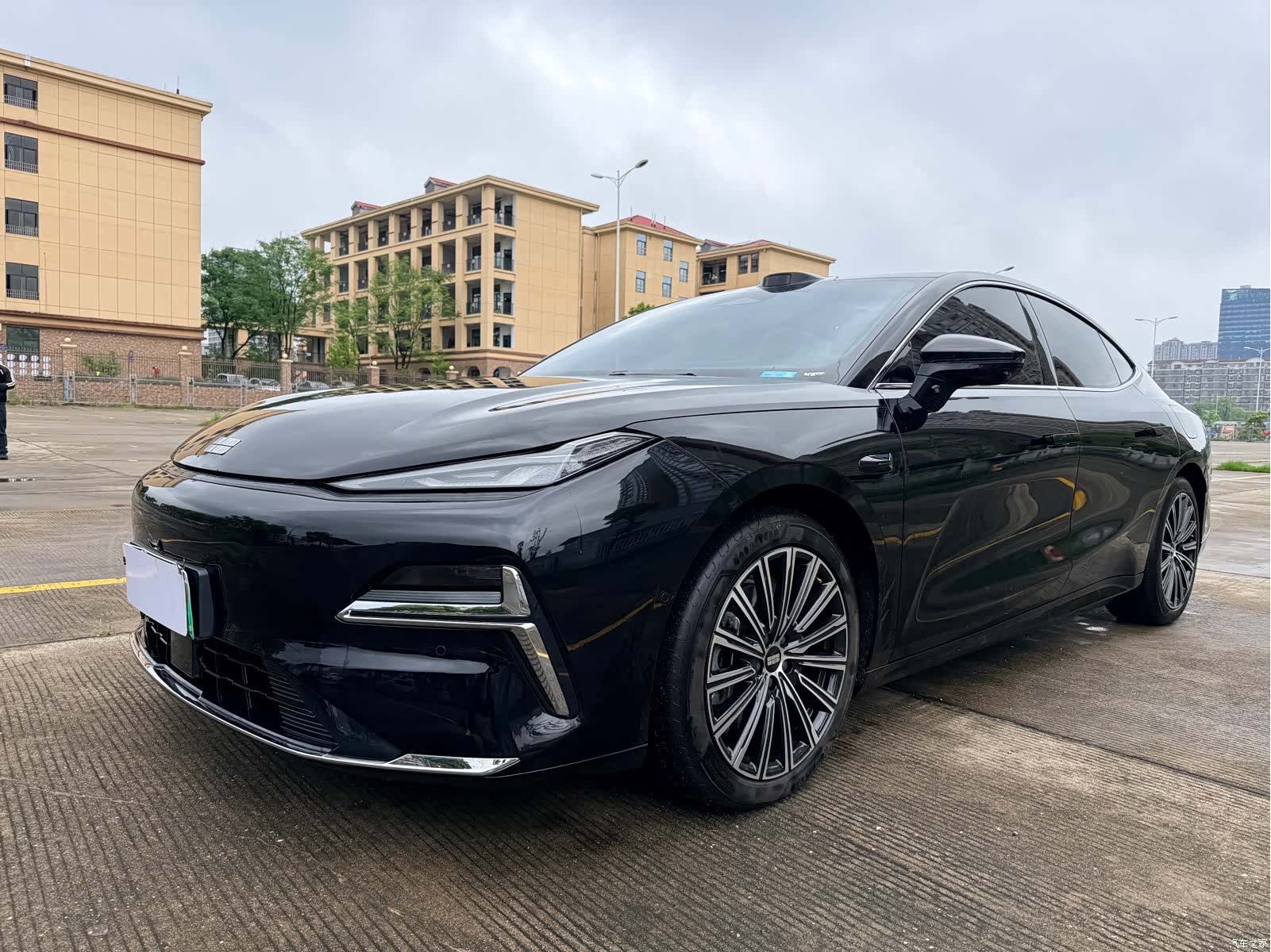 Geely 8, 2025 1