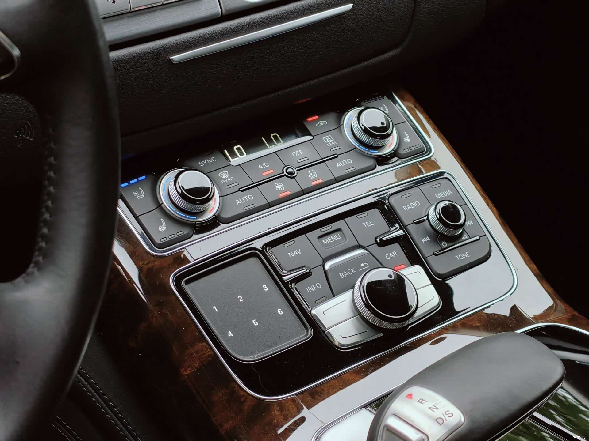 Audi A8L, 2015 9