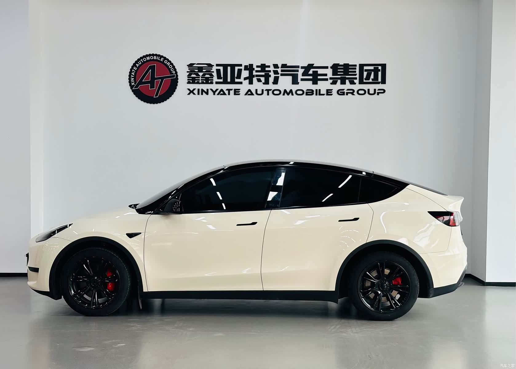 Tesla Model Y, 2023 4