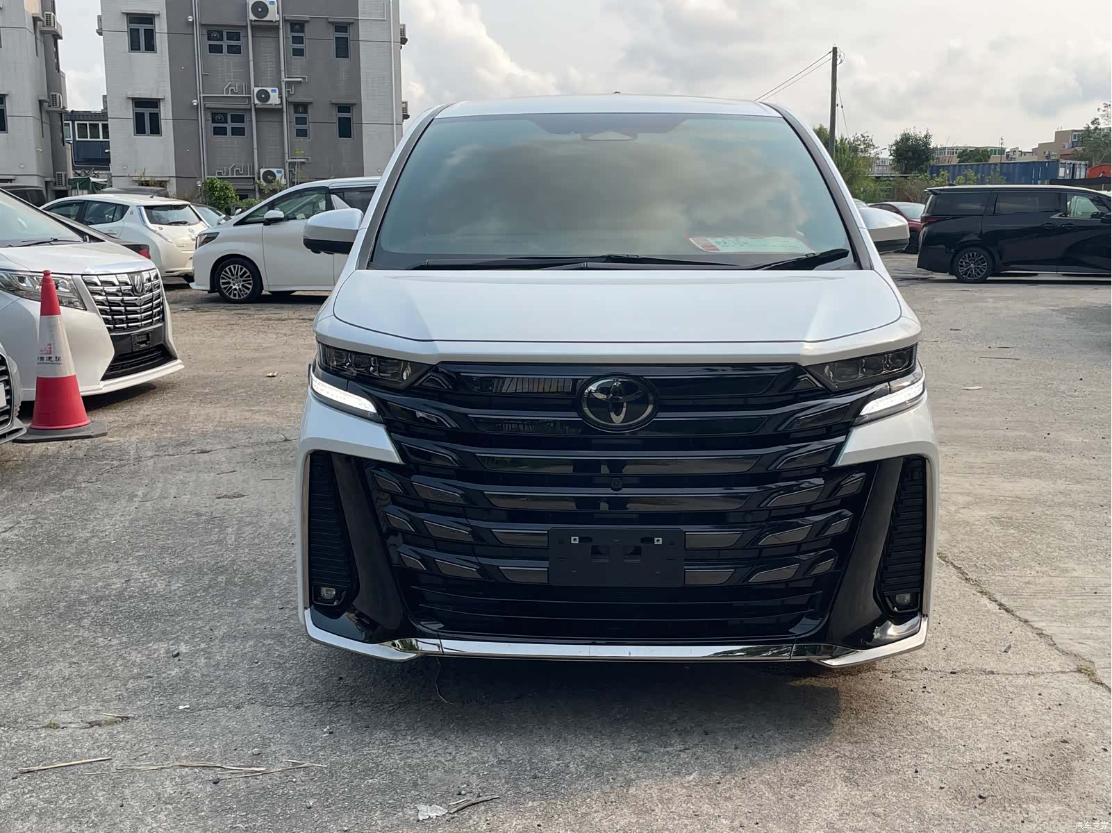 Toyota Vellfire, 2025 2