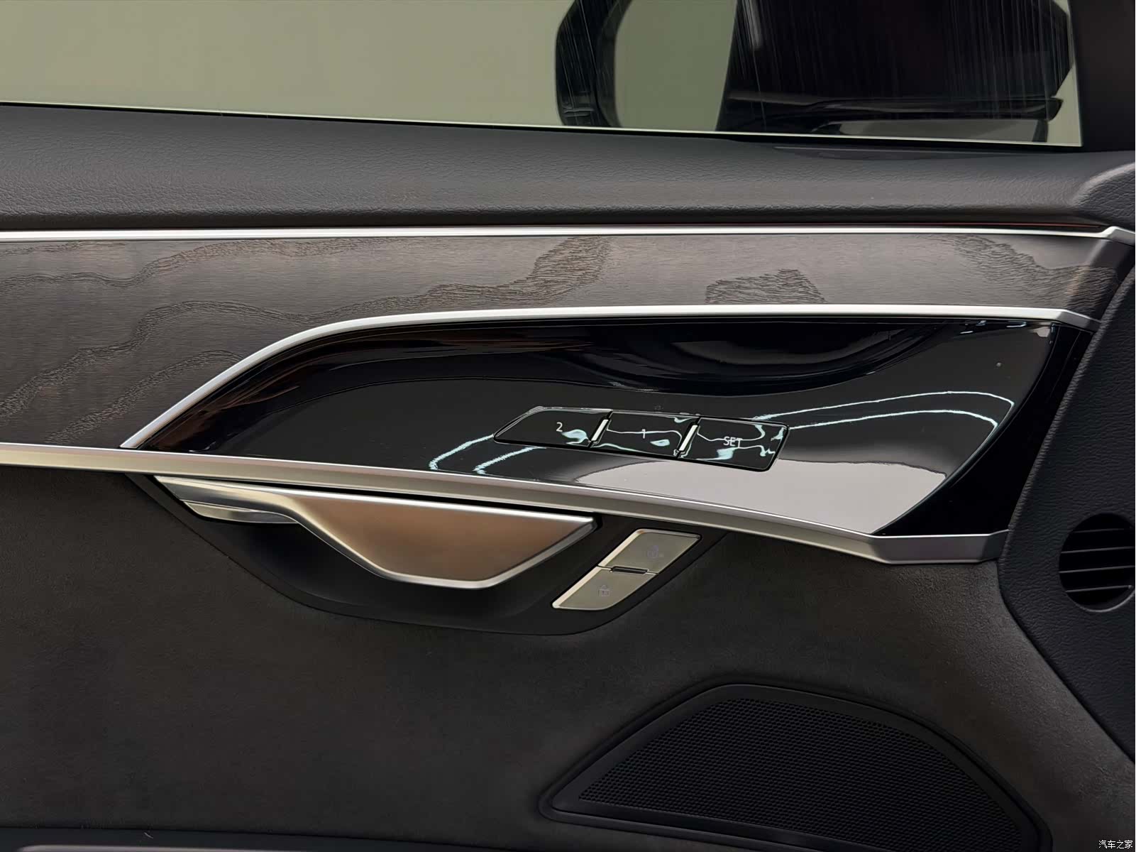 Audi A8L, 2023 25