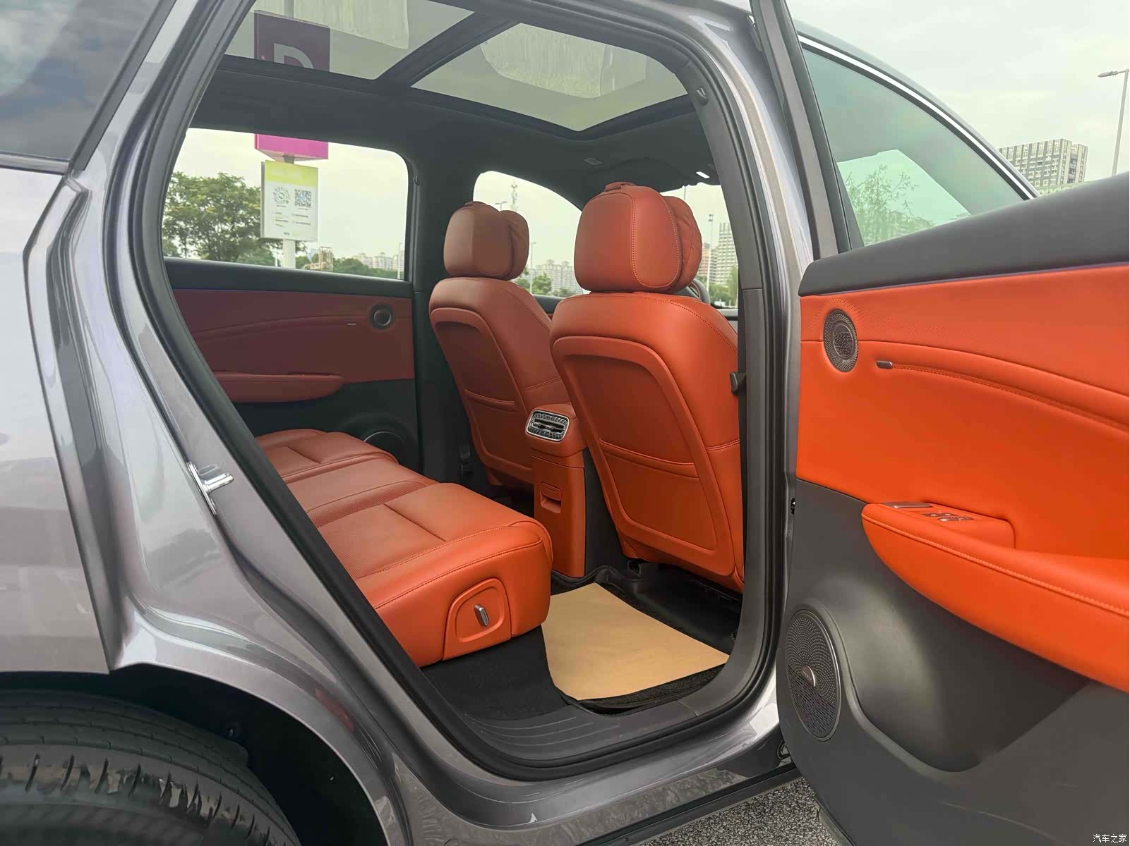 Hongqi HS6, 2025 11