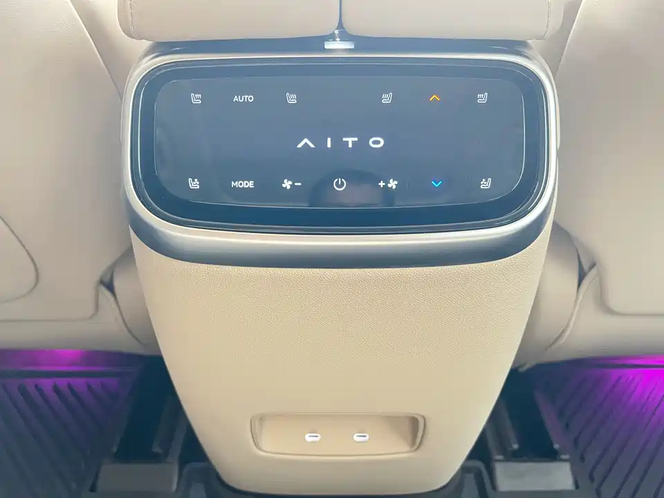 AITO Ask the world M7