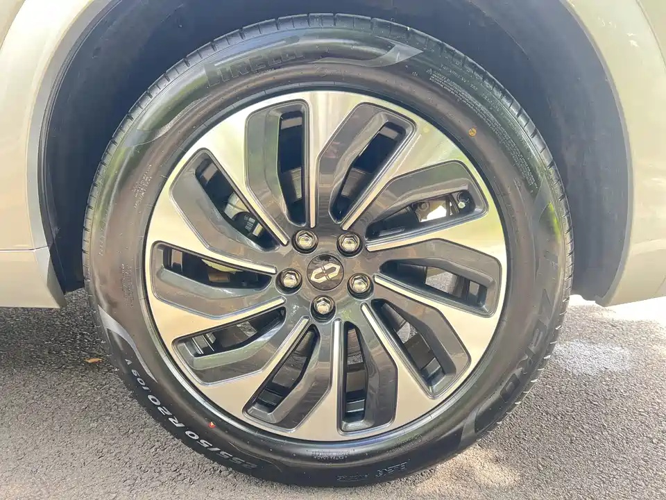 AITO Ask the world M7