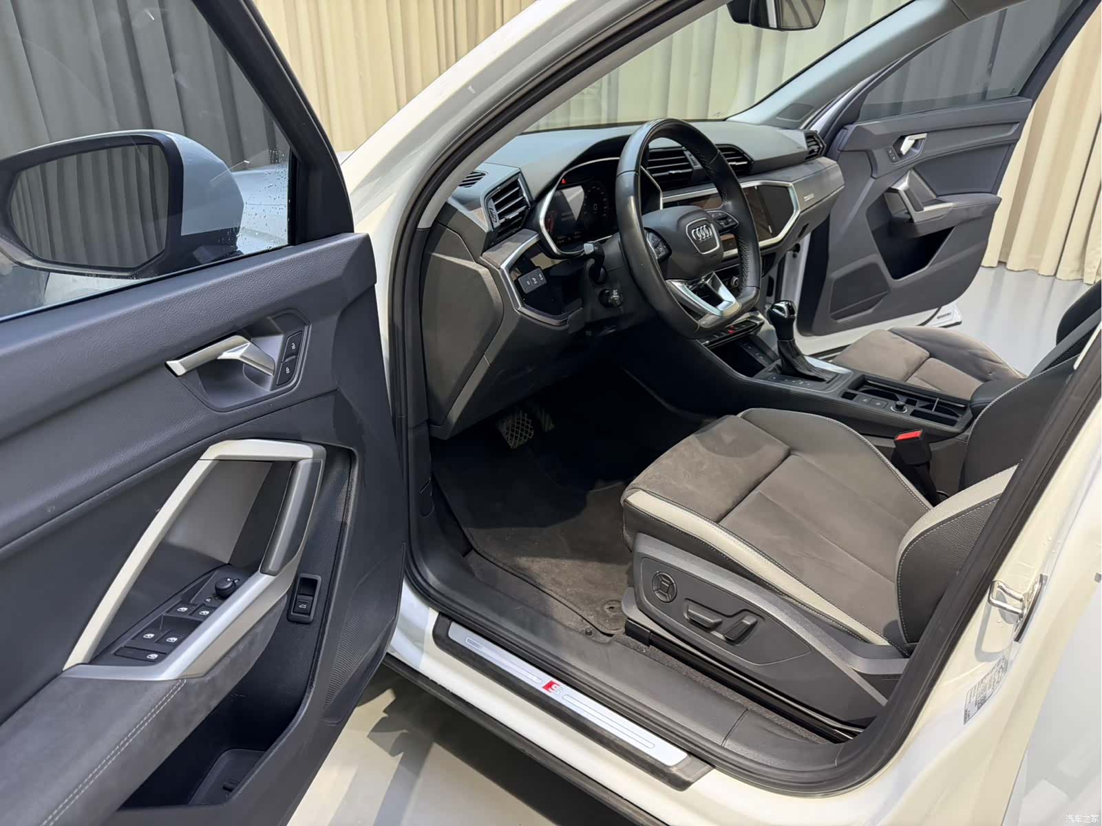 Audi Q3, 2023 4