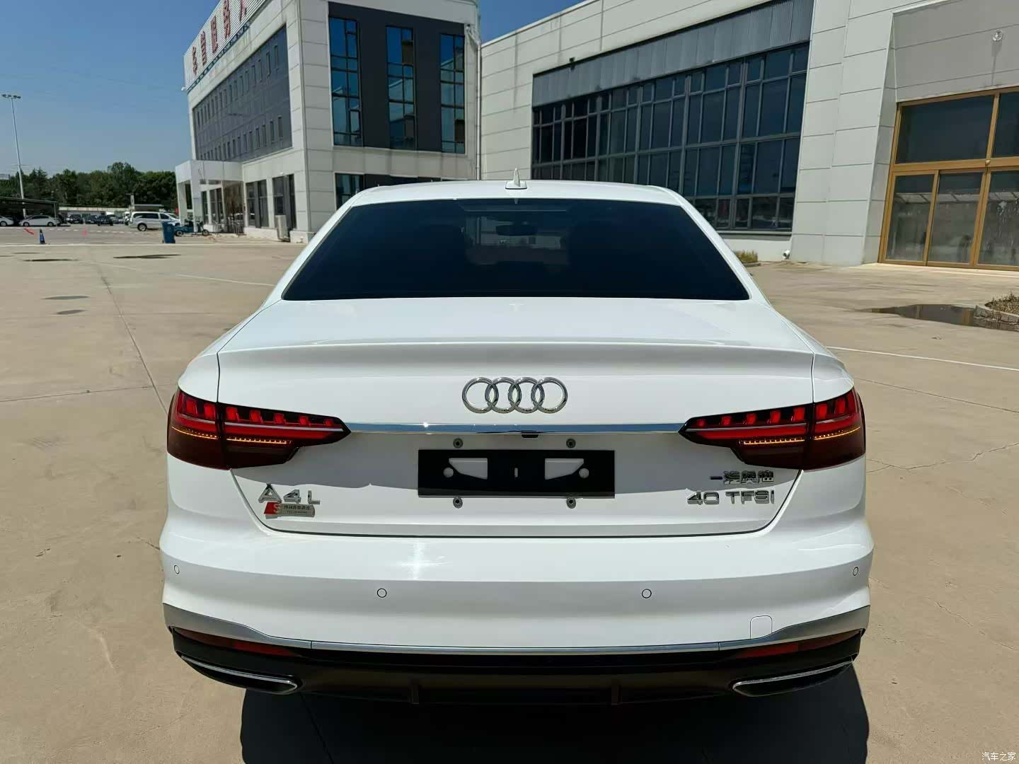 Audi A4L, 2023 все фото