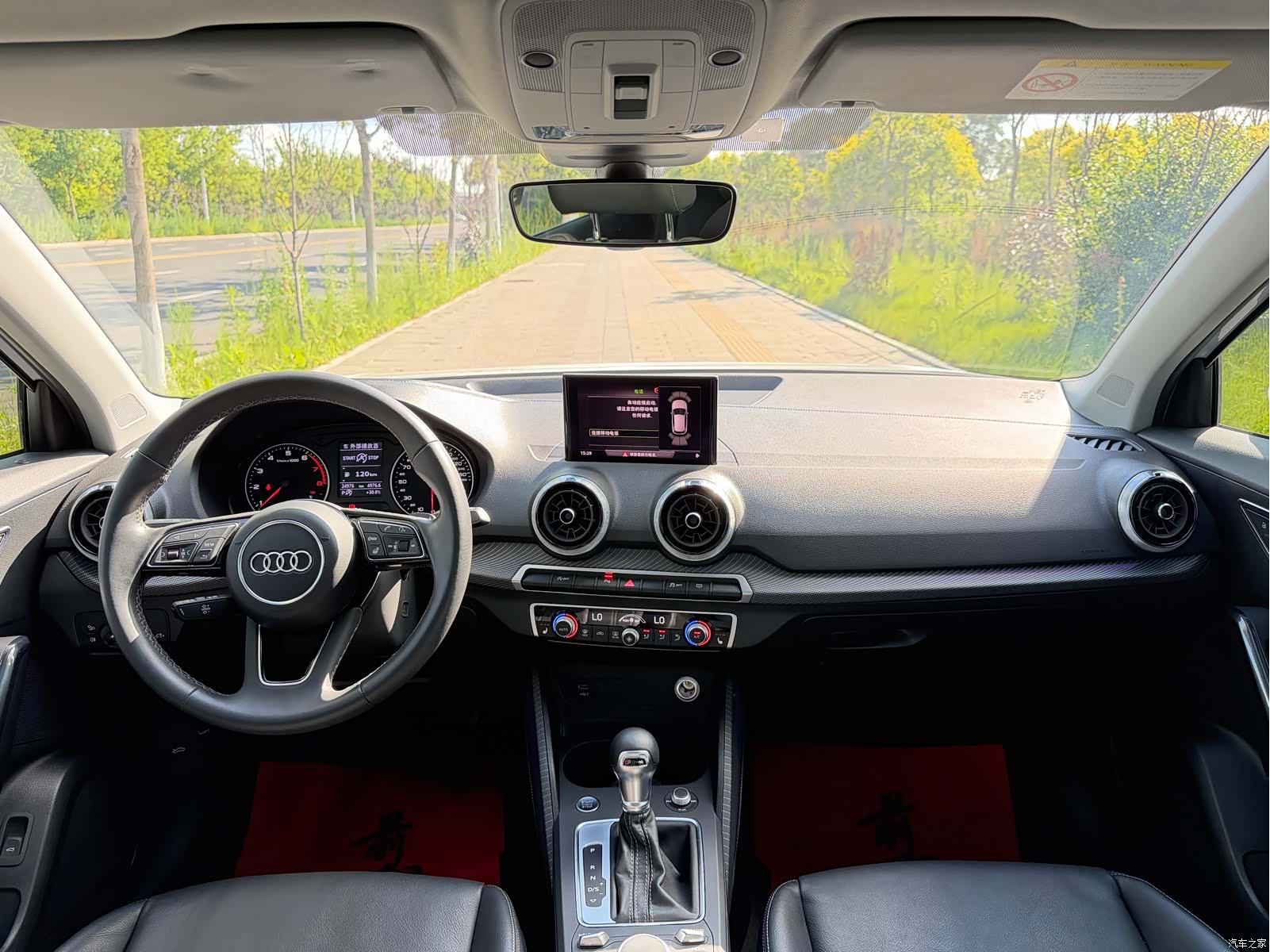Audi Q2L, 2023 9