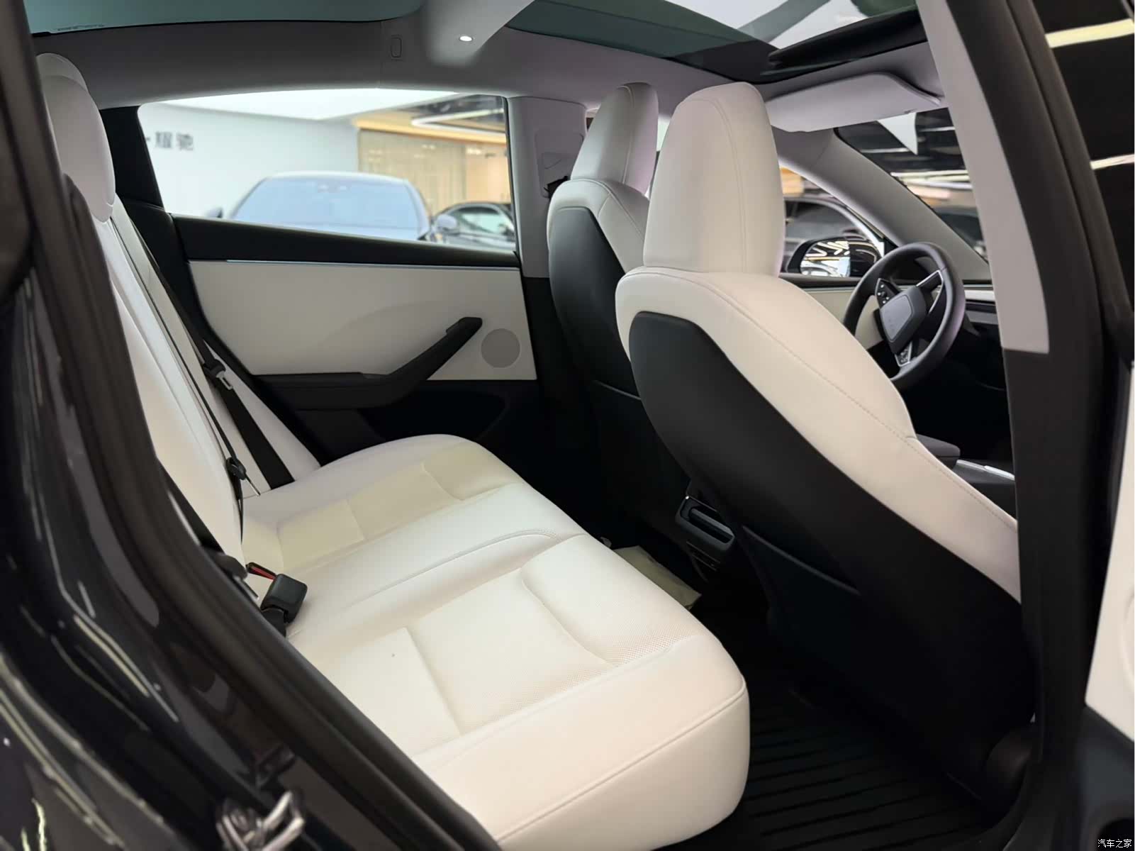 Tesla Model 3, 2025 11