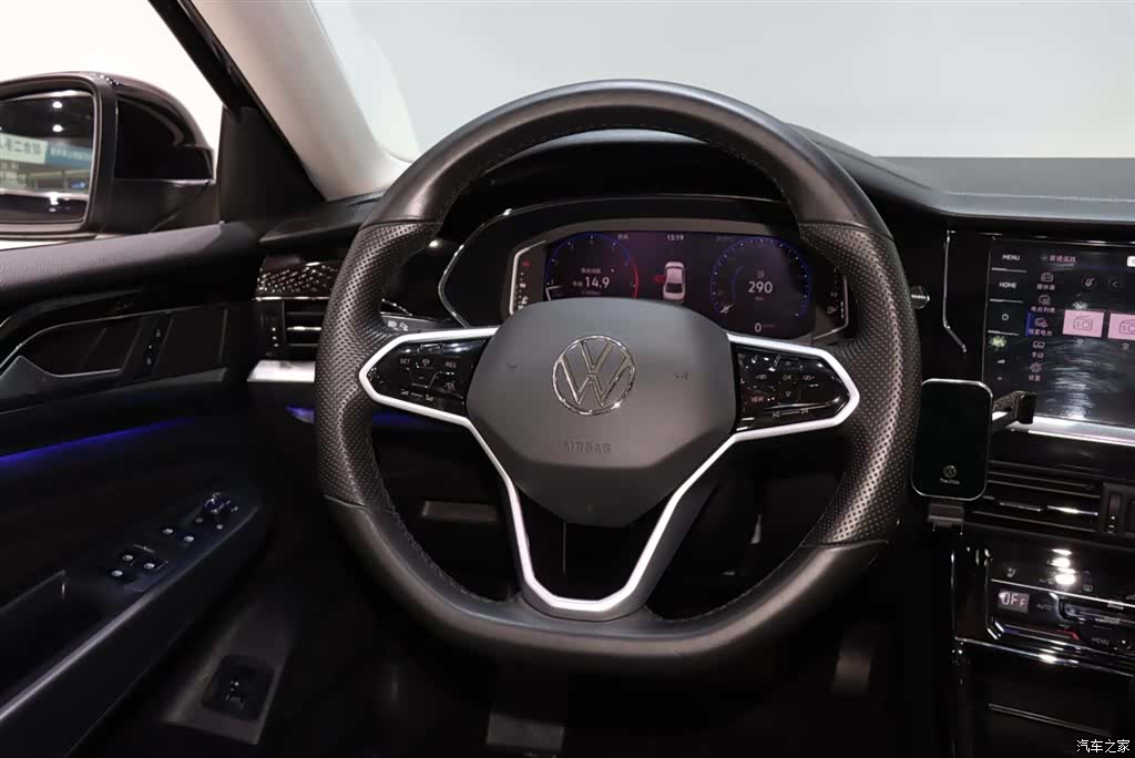 Volkswagen Passat, 2023 13